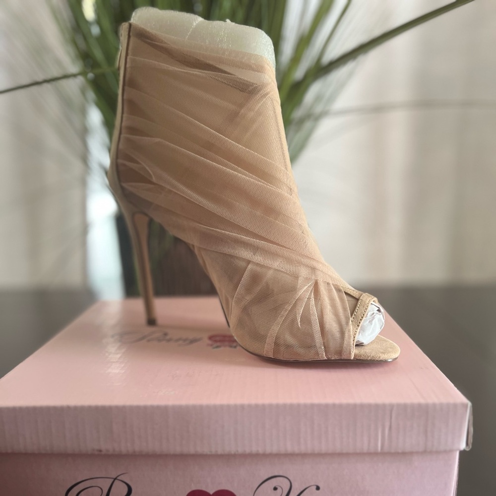 Women shoes (Bigger Sizes)